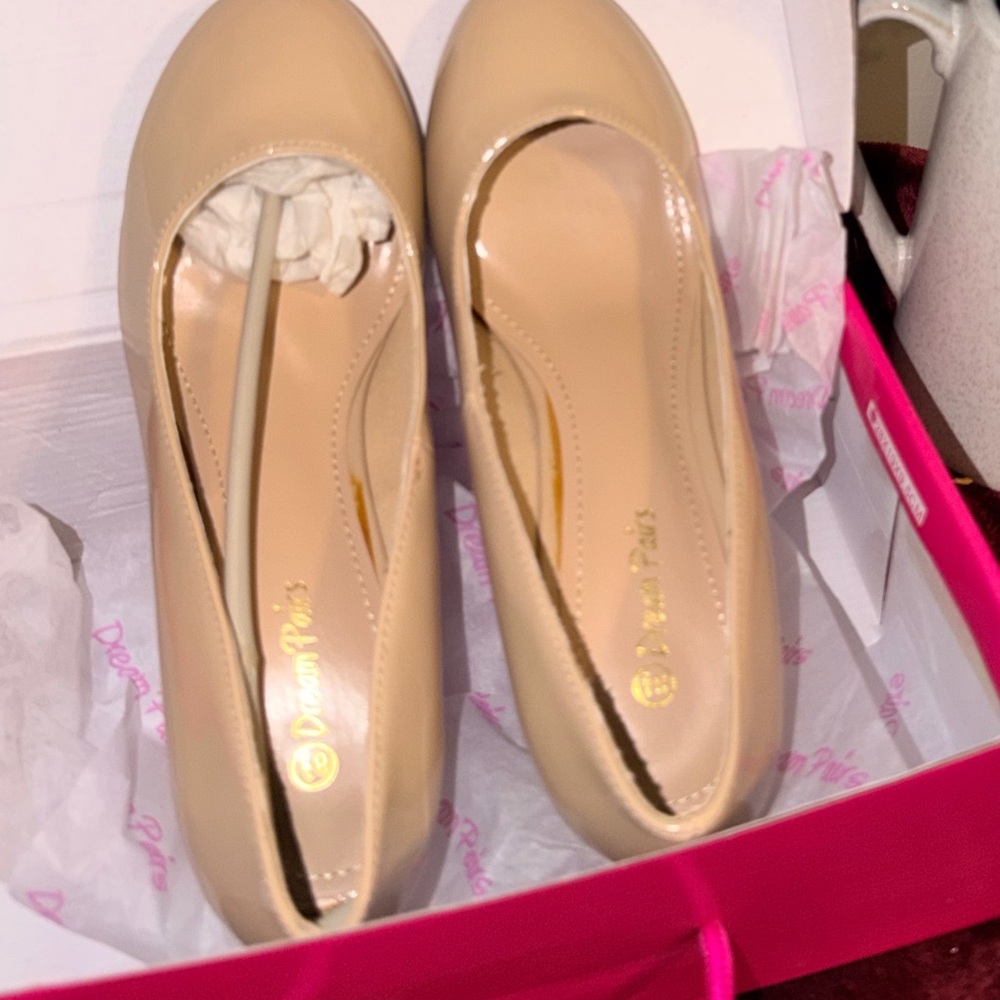 Dream Pairs NIB Women's Beige Heels - Picture 5 of 9